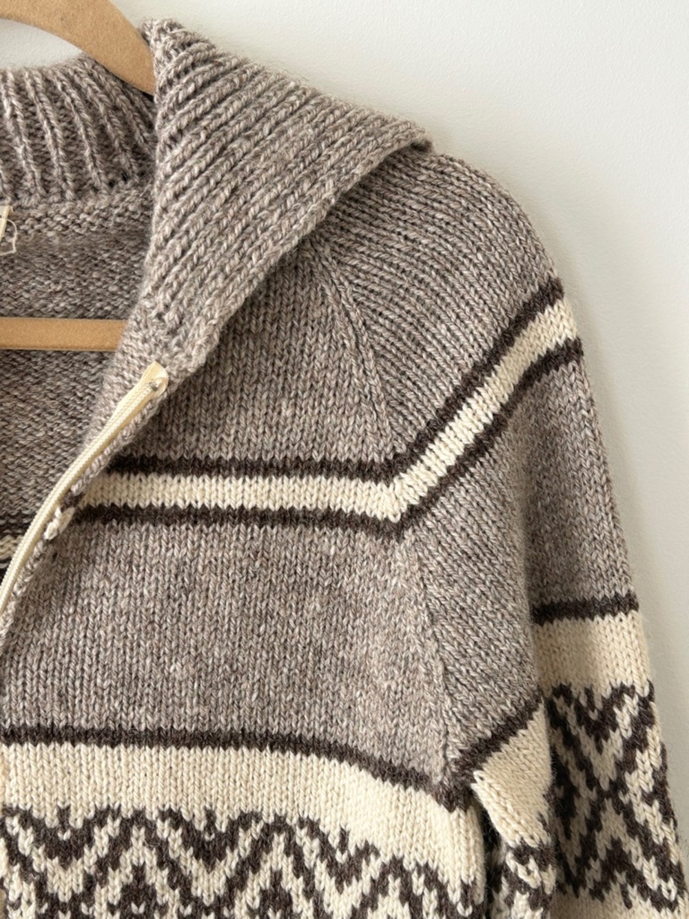 Kauri Kraft 100% Pure Virgin Wool Handknit Cowichan Style Cardigan - Picture 5 of 16
